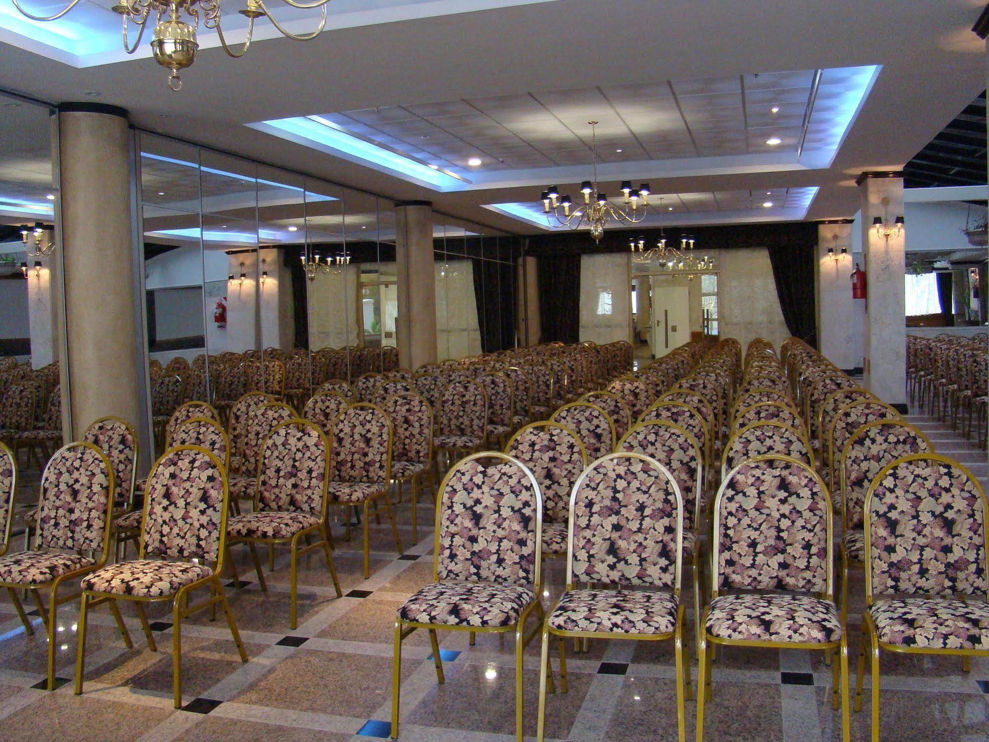 Ramada By Wyndham Buenos Aires Hotel Vicente López Kültér fotó